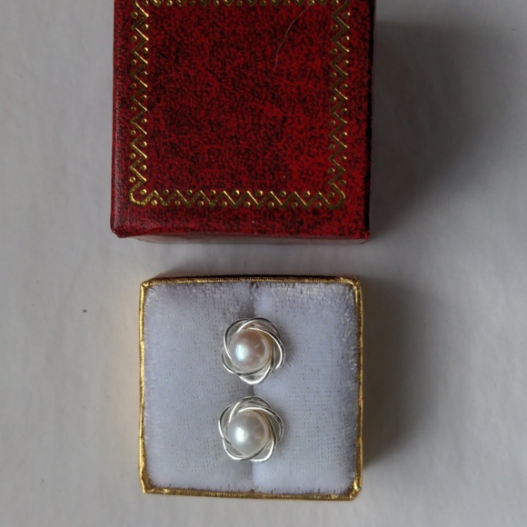 New Macy's love knot pearl stud earrings. sterling. Gianni Bernini. Gift box - Picture 4 of 4